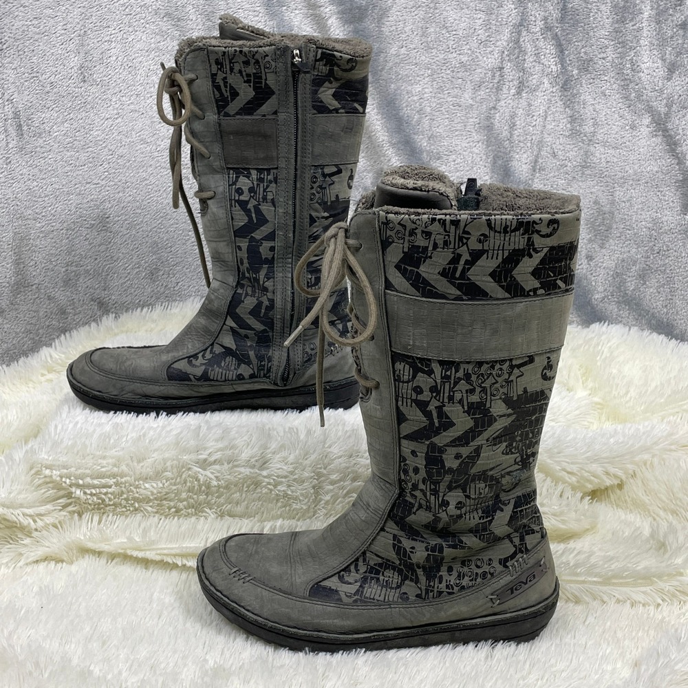Teva 4058 Kiru Winter Boots Womens 9 Grey Black Graphic Print Faux Fur Lined EUC